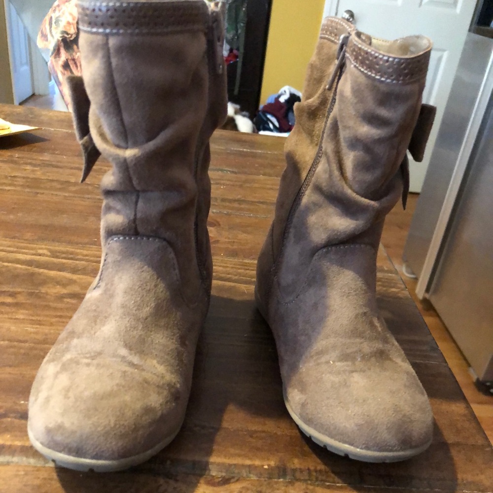 Girls boots